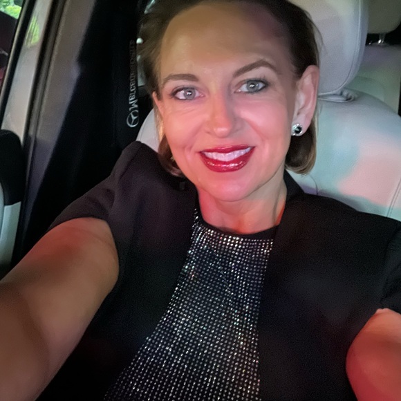 Meet your Posher, Jennifer - Picture 2 of 6